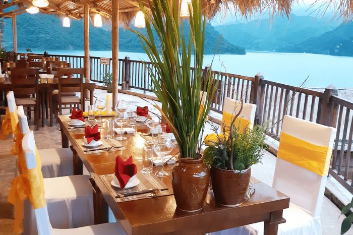 Nhà hàng Hòa Bình