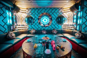 Quán karaoke Hòa Bình