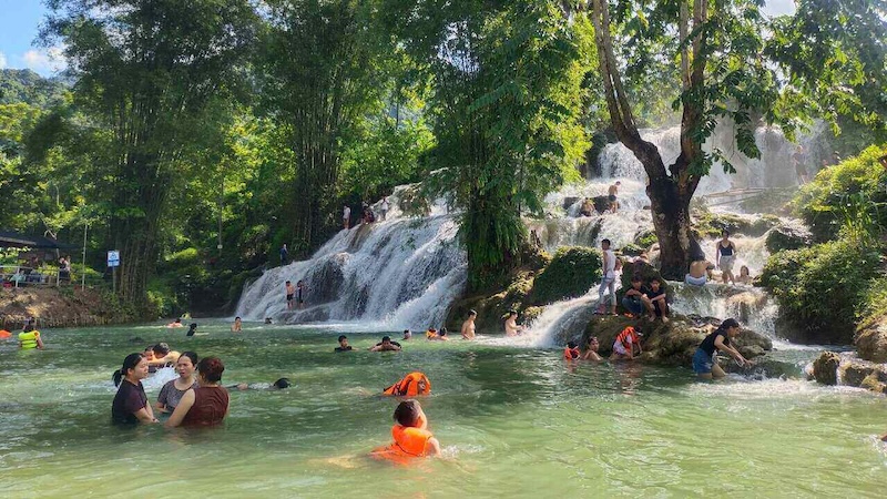 Thác Trăng của người Mường Hòa Bình