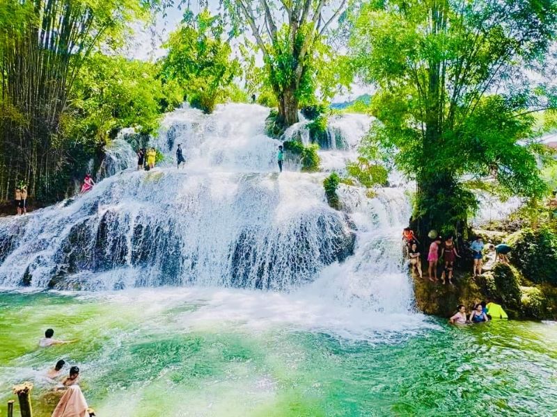 Thác Trăng Hòa Bình